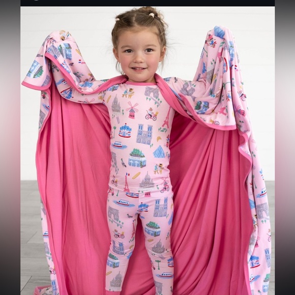 Little Sleepies | Weekend in Paris Large Cloud Blanket - Picture 2 of 4